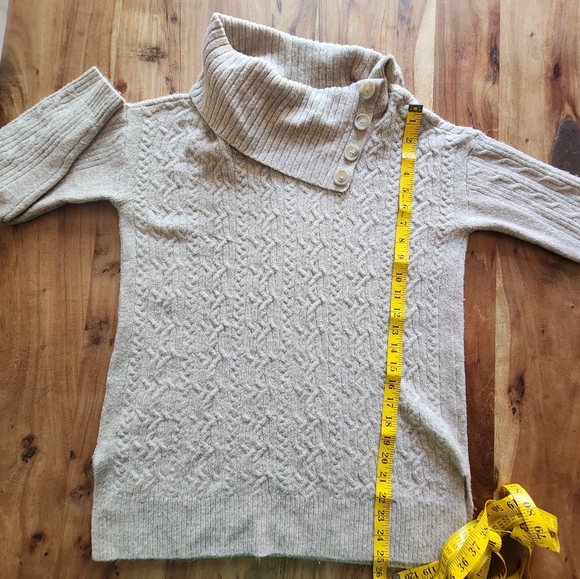 Denver hayes cable knit split Cowl-Neck oatmeal sweater, size M - Picture 6 of 9